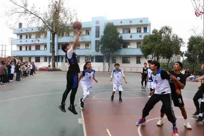 德阳中专学生篮球比赛