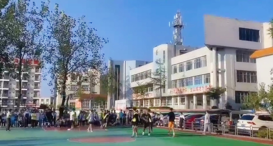 德阳弘正科技职业学校篮球比赛精彩时刻