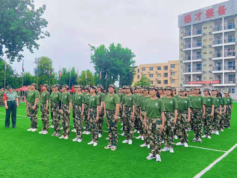 德阳弘正高中操场训练