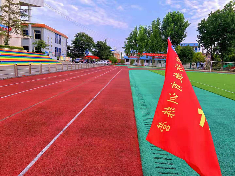 德阳弘正高中校园操场