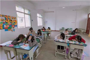 学前教育手工课“动手能力强”