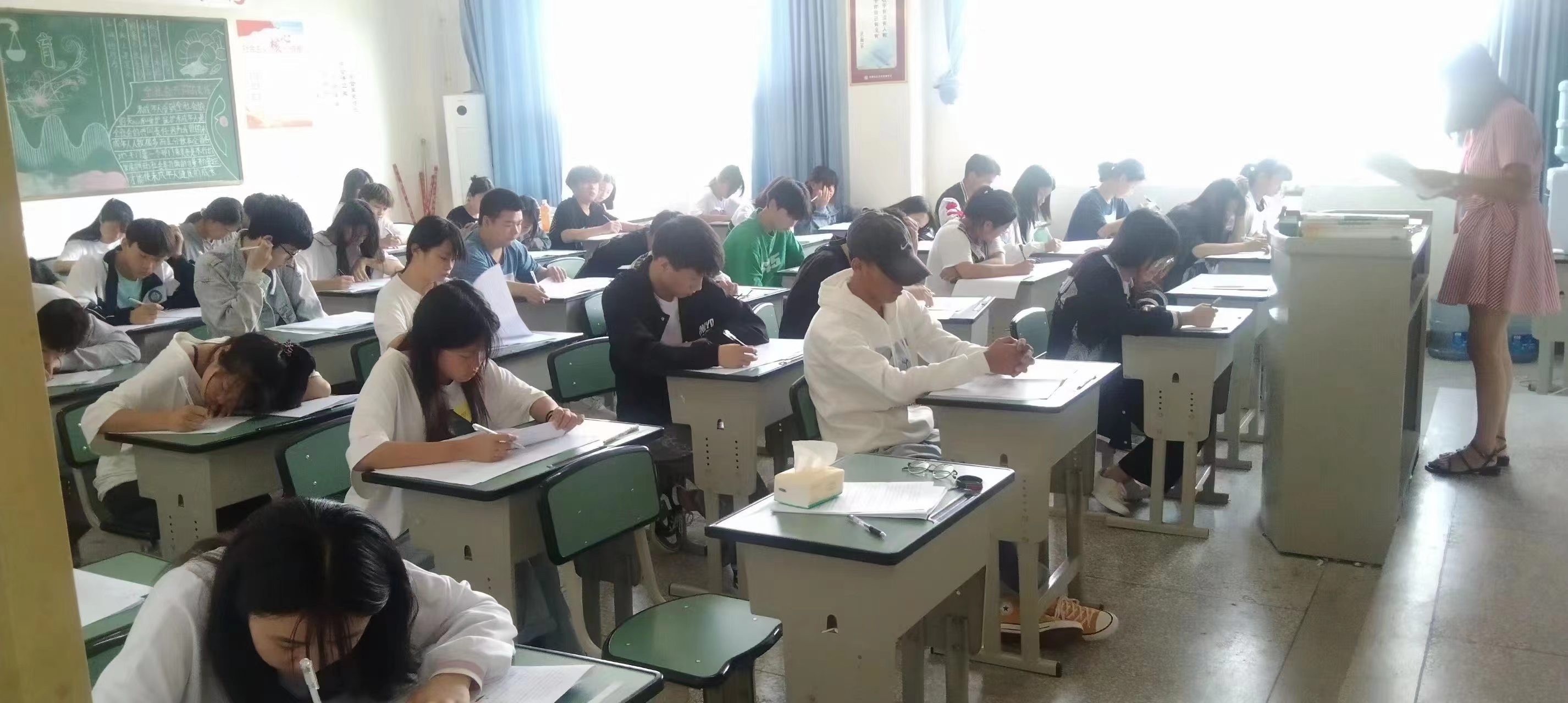 考试啦！同学们都发挥不错