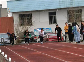 短跑比赛-德阳弘正科技职业学校